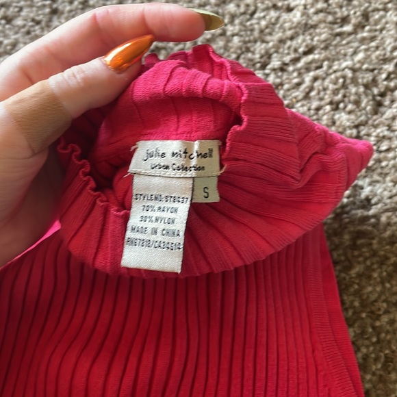 ribbed turtleneck tank top - Picture 3 of 3